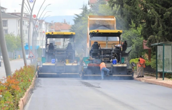 Elazığ'da Asfalt Seferberliği Sürüyor: Hacı Sadettin Efendi Bulvarı Yenileniyor