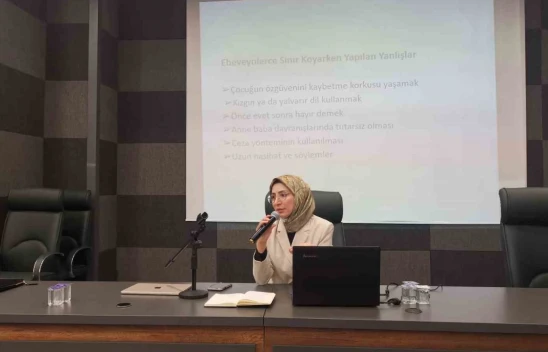 Elazığ'da bayan Kur'an kursu öğreticilerine konferans