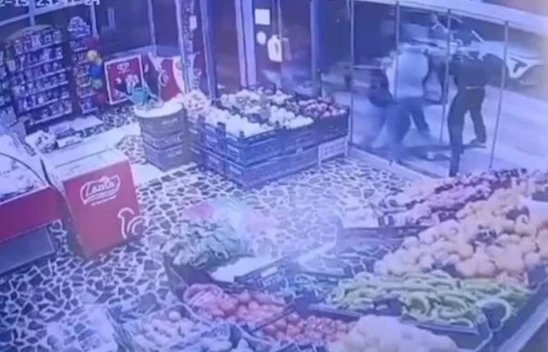 Elazığ'da Bıçaklı Kavga Kamerada! Kanlı Çatışmanın Görüntüleri Ortaya Çıktı