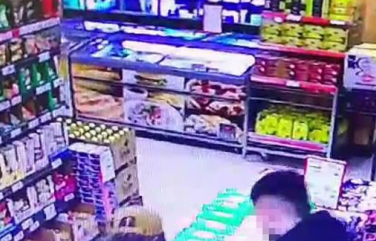 Elazığ'da Bir Markette Şaşırtan Olay: Ürünleri Yiyip Çıktılar