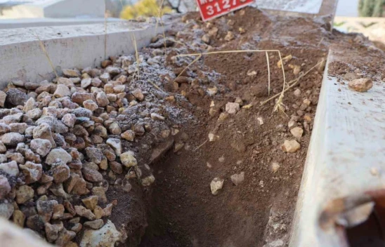 Elazığ'da bir mezarlık tahrip edildi, duyarlı vatandaş kabri eski haline getirdi