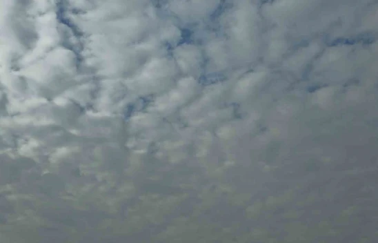 Elazığ Semalarında Görsel Şölen! Sirrokümülüs Bulutları Hayran Bıraktı