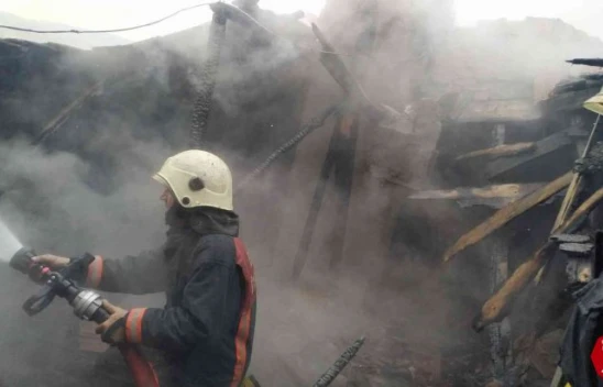 Sanayi Mahallesinde Çıkan Çatı Yangını Korkuttu !