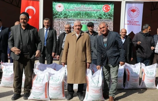 Elazığ'da 60 Çiftçiye 15 Ton Sertifikalı Nohut Dağıtıldı