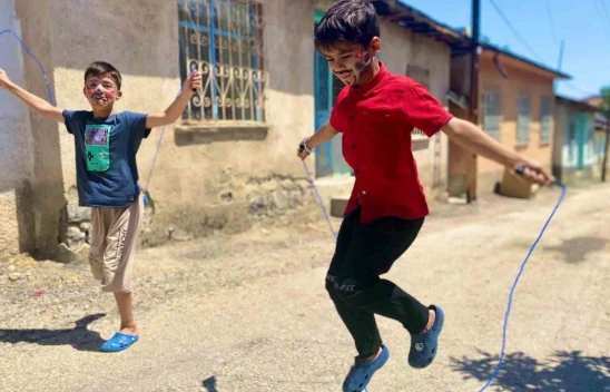 Elazığ'da çocuklar sokak oyunları ile keyifli anlar yaşadı