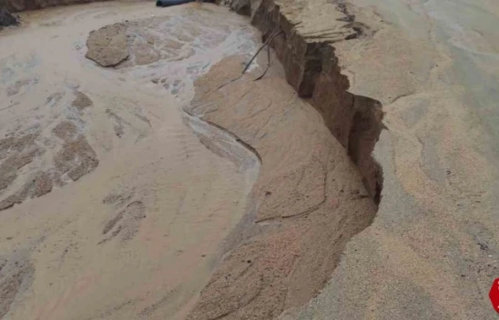 Elazığ'da çöken köy yolları ulaşıma kapandı