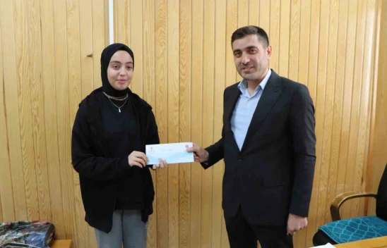 Elazığ'da Şiir ve Resim Yarışmasında Dereceye Giren Öğrenciler Ödüllendirildi