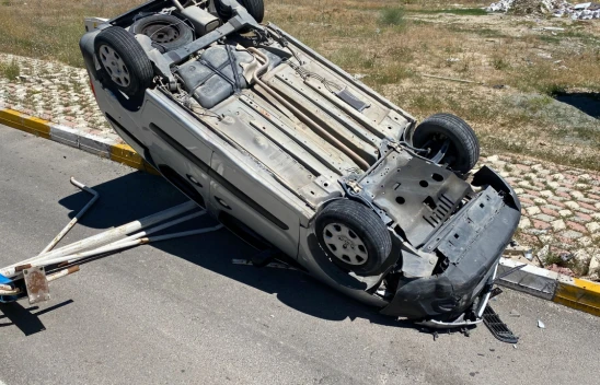 Elazığ'da Devrilen Hafif Ticari Araçtaki 2 Kişi Yaralandı