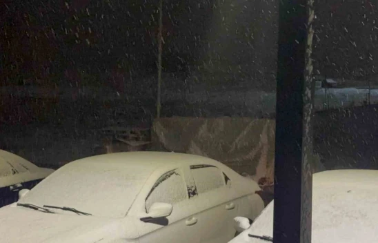 Elazığ'da dolu ve kar yağışı etkili oldu