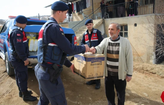 Elazığ'da Ekipler, Köylerde Barınan Depremzedelerin Yaralarını Sarıyor