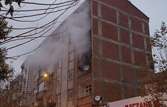 Elazığ'da 4 Katlı Binada Korkutan Yangın