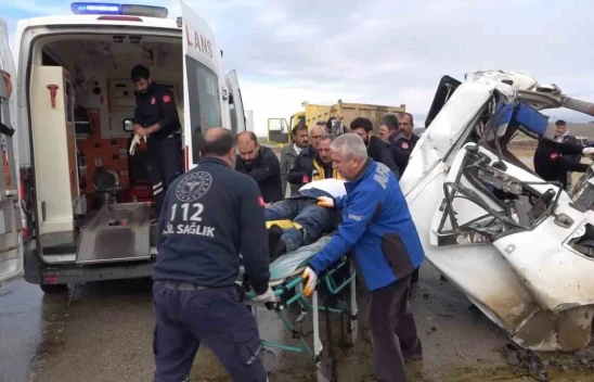 Elazığ'da Feci Kaza, Kamyonlar Çarpıştı 2 Kişi Ağır Yaralandı