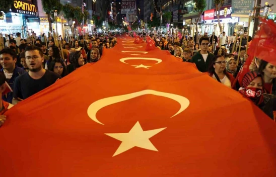 Elazığ'da fener alayı renkli görüntüler oluşturdu