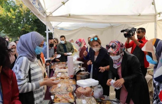 Elazığ'da Fırat Üniversitesi Kadın Kolları Tarafından Hayır Çadırı Açıldı