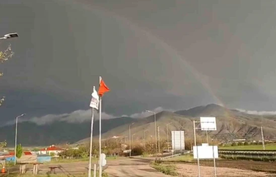 Elazığ'da gökkuşağı görenleri mest etti