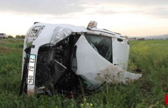 Elazı Bingöl Yolunda Hafif Ticari Araç Şarampole Uçtu, 2'si Ağır 8 Yaralı