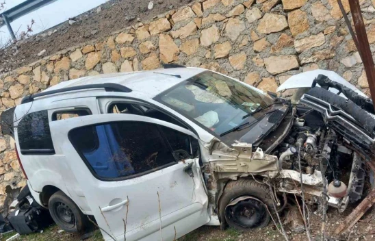 Elazığ'da Feci Kaza! Hafif Ticari Araç Şarampole Uçtu: 4 Yaralı