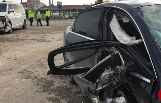 Elazığ'da İki Araç Çarpıştı, 5 Yaralı