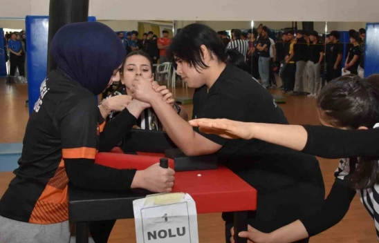 Elazığ'da Okul Sporları Bilek Güreşi ve Taekwondo Müsabakaları Tamamlandı