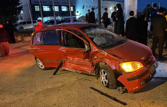 Elazığ'da iki otomobil çarpıştı: 5 yaralı