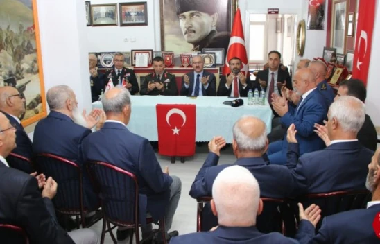 Elazığ'da il protokolü, gazilerle bir araya geldi