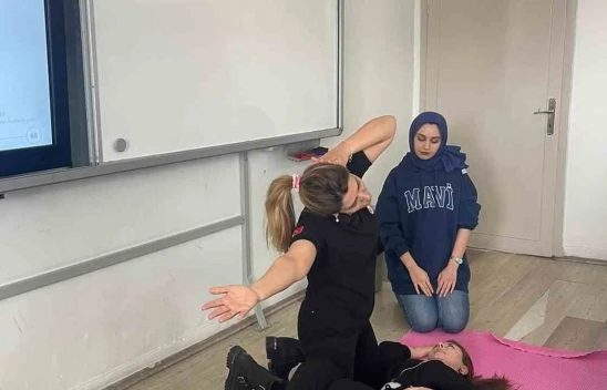 Elazığ'da ilk yardım eğitimleri sürüyor