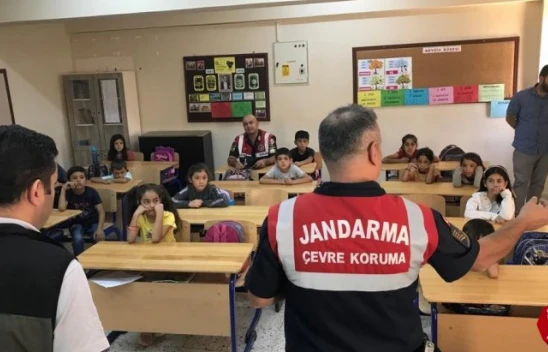 Elazığ'da jandarma ekipleri öğrencileri bilgilendirdi