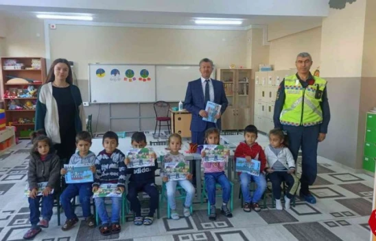 Elazığ'da jandarma, trafik güvenliği eğitimi verdi