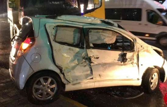 Hazardağlı Kavşağında Kamyon İle Otomobil Çarpıştı, 1 Yaralı