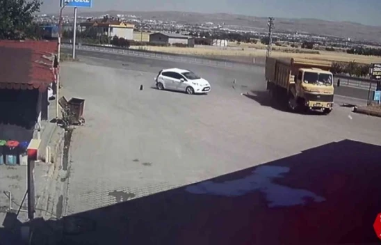 Elazığ Bingöl Yolundaki Feci Kaza Kameralara Bakın Nasıl Yansıdı