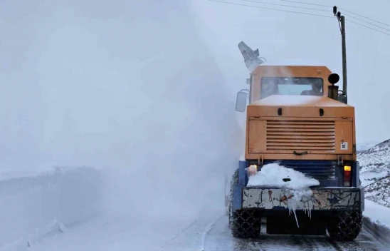 Elazığ'da kapalı  30 köy yolunun açılması için çalışmalar sürüyor