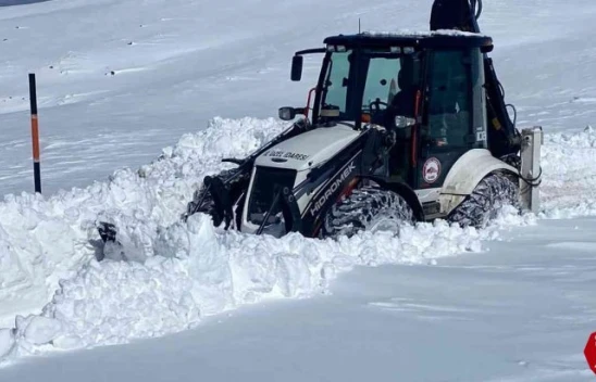 Elazığ'da Kar Yağışı Nedeniyle Kapalı Olan Köy Yolları Ulaşıma Açıldı