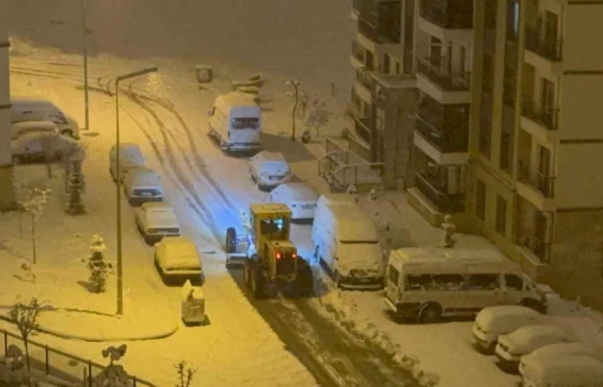 Elazığ'da kar yağışıyla birlikte ekipler çalışmalara başladı