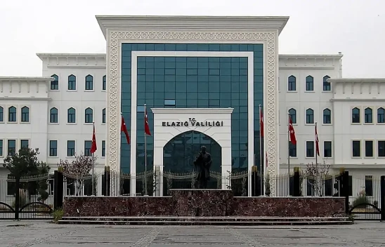 Elazığ'da Konaklama Tesisleri ve Halka Açık Alanlarda Güvenlik Denetimleri Sürüyor