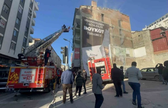 Elazığ'da 4 Katlı Binada Yangın, 8 Kişi Tahliye Edildi