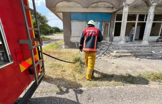 Elazığ Kovancılar'da Kapı İmalathanesinde Yangın Çıktı