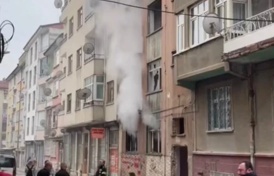 Elazığ'da metruk binada yangın