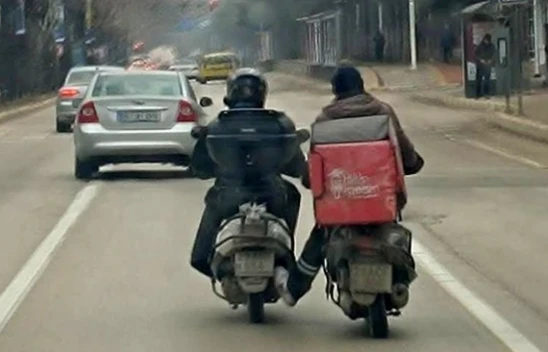 Elazığ'da motokuryenin tehlikeli yolculuğu