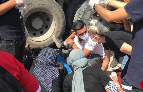 İtfaiye Kavşağında Motosiklet Kamyonun Altına Girdi, 1 Ölü, 1 Ağır Yaralı