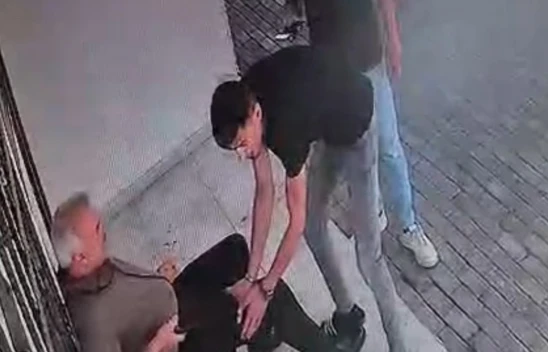 Elazığ'da muhtara silahlı saldırı anı kamerada