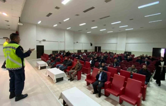 Elazığ'da öğrenci ve servis şoförlerine trafik eğitimi