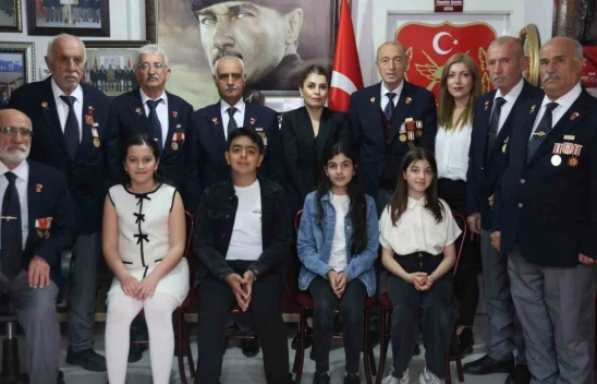 Elazığ'da Öğrencilerden Gazilere Anlamlı 18 Mart Ziyareti