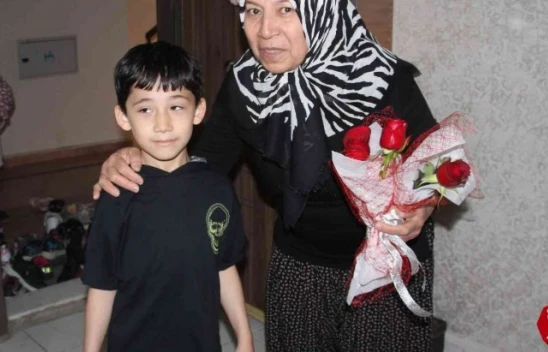 Elazığ'da öğrencilerden şehit annesini duygulandıran ziyaret