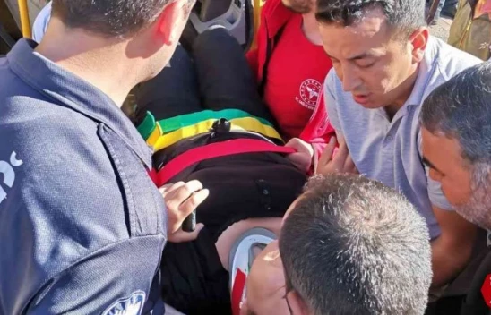 Doğukent Mahallesinde Okul Servisi İle Pikap Çarpıştı, 4 Yaralı