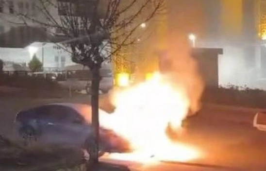 Elazığ'da otomobil alev alev yandı