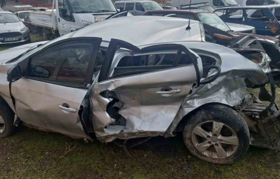 Elazığ'da otomobil bariyerlere çarptı: 1 ölü