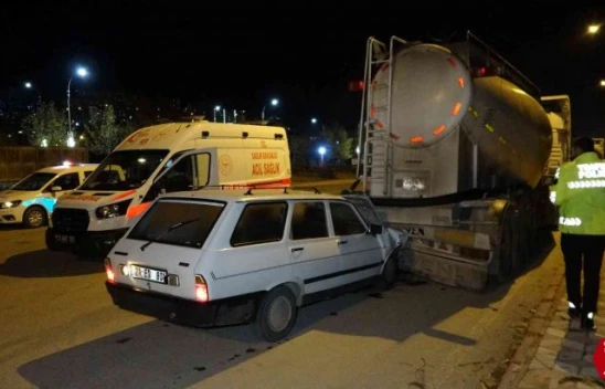 Elazığ'da otomobil beton mikserine çarptı: 1 yaralı