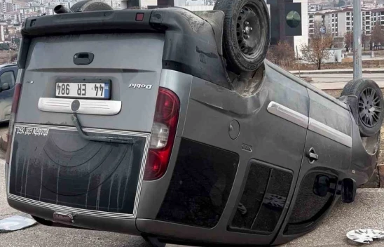 Elazığ'da Feci Kaza: Hafif Ticari Araç Takla Attı, 1 Yaralı!