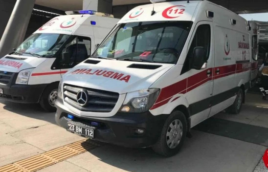 Elazığ'da otomobil şarampole uçtu: 2 yaralı