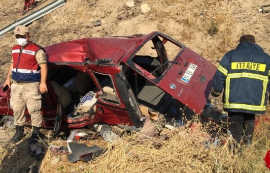 Elazığ'da otomobil şarampole yuvarlandı: 1 ölü, 4 yaralı